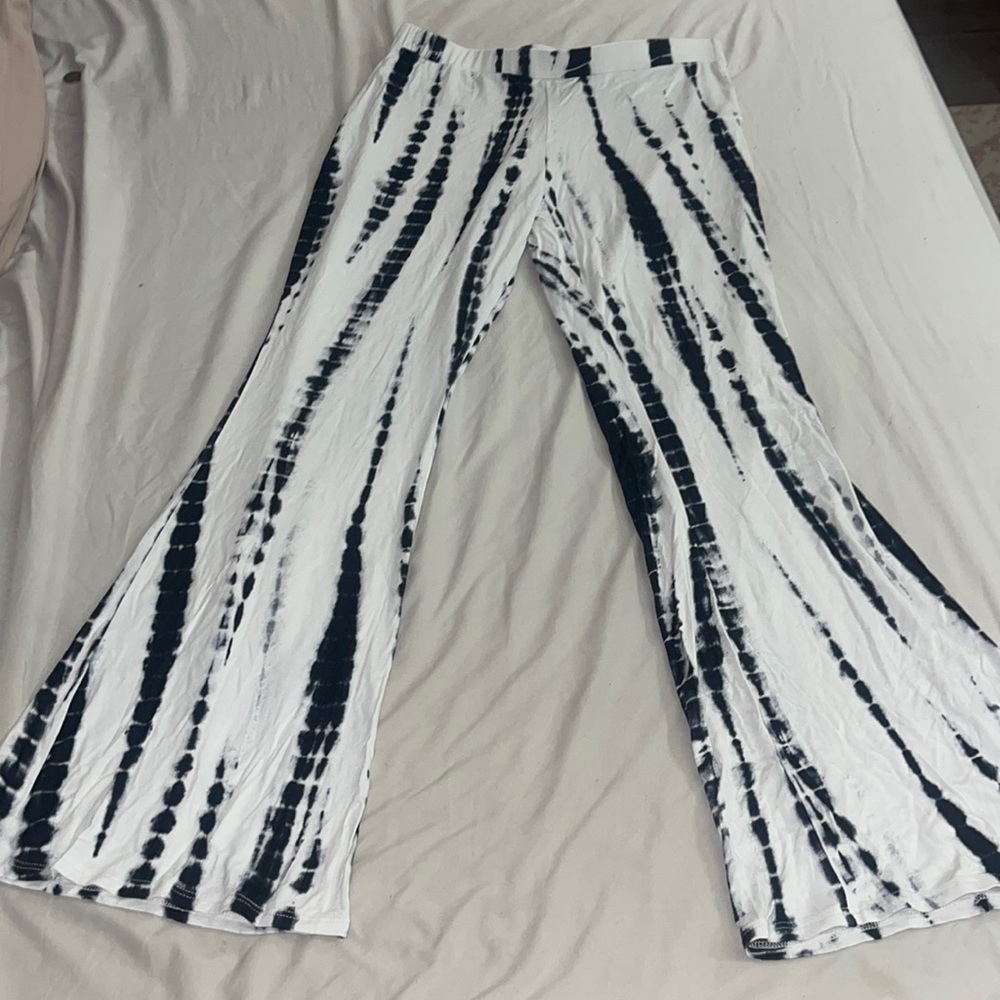 Stretchy and flared tights